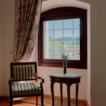 Pipo Varkastely, Gasthuis